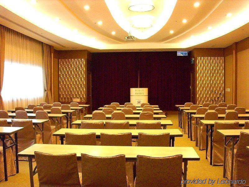 First Hotel Тайбей Екстер'єр фото