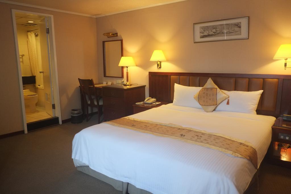 First Hotel Тайбей Екстер'єр фото
